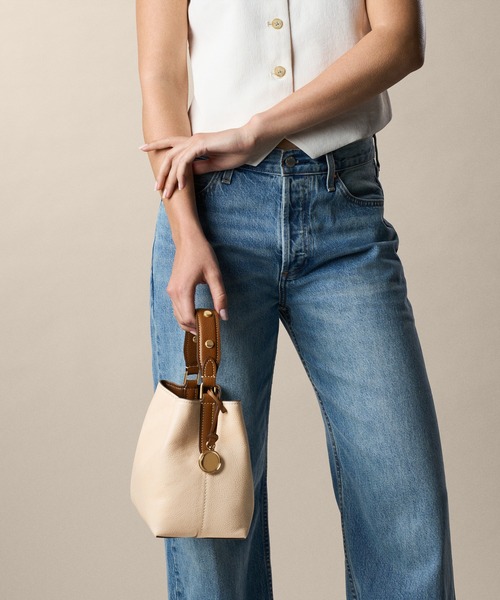 FOSSIL（フォッシル）の「フォッシル 斜めがけバッグ レディース レザー ホワイト スマホ収納可 ZB11002120（ショルダーバッグ・レディース・ホワイト・FREE）」の2枚目の写真