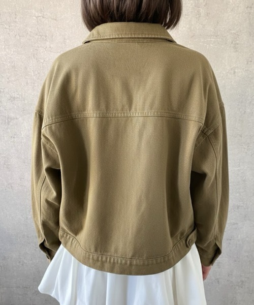Mejoul（メジュール）の「【26年春夏新作】ドロップショルダークロップド丈 カラーデニム ワークジャケット（デニムジャケット・レディース・オフホワイト/ブラウン・F）」の15枚目の写真