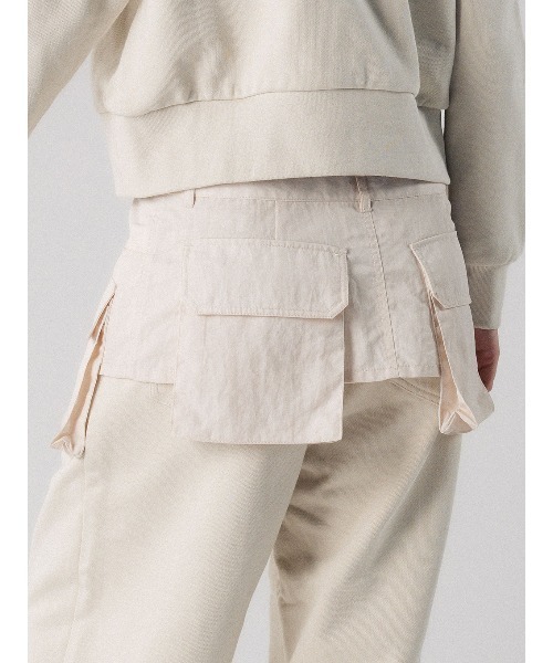 ELCHELE(エルチェレ)の「PIGMENT DYE UTILITY APRON(ベルト・レディース・ブラック/カーキ/オフホワイト・FREE)」の5枚目の写真