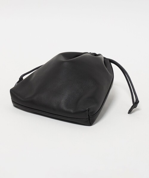 UNITED ARROWS(ユナイテッドアローズ)の「UNFINISHED LEATHER PURSE/アンフィニッシュドレザー 巾着バッグ(ハンドバッグ・メンズ・ブラック・FREE)」の6枚目の写真