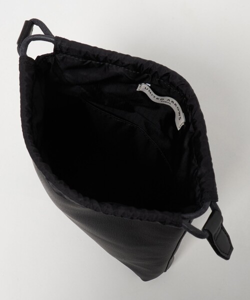 UNITED ARROWS(ユナイテッドアローズ)の「UNFINISHED LEATHER PURSE/アンフィニッシュドレザー 巾着バッグ(ハンドバッグ・メンズ・ブラック・FREE)」の7枚目の写真