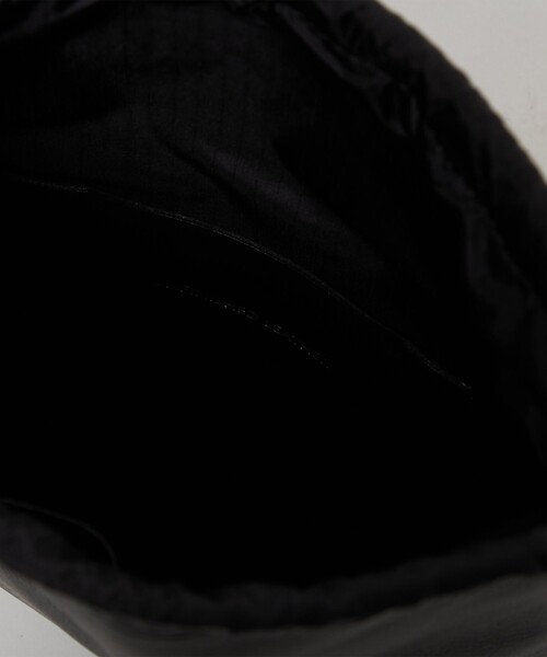 UNITED ARROWS(ユナイテッドアローズ)の「UNFINISHED LEATHER PURSE/アンフィニッシュドレザー 巾着バッグ(ハンドバッグ・メンズ・ブラック・FREE)」の9枚目の写真