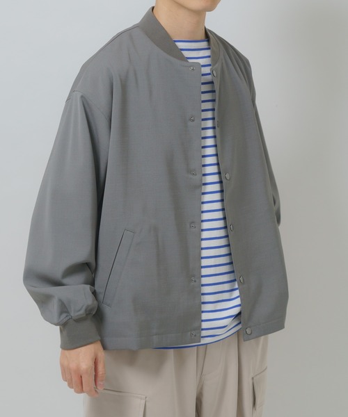 ITEMS URBANRESEARCH（アイテムズ アーバンリサーチ）の「『イージーケア/吸水速乾/接触冷感』高機能ドライタッチスナップブルゾン（ブルゾン・メンズ・ベージュ/スミクロ/グレー/カーキ・MEDIUM/LARGE）」の2枚目の写真