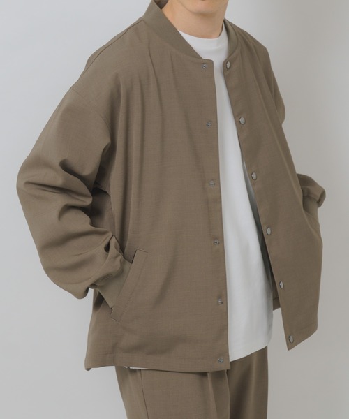 ITEMS URBANRESEARCH（アイテムズ アーバンリサーチ）の「『イージーケア/吸水速乾/接触冷感』高機能ドライタッチスナップブルゾン（ブルゾン・メンズ・ベージュ/スミクロ/グレー/カーキ・MEDIUM/LARGE）」の17枚目の写真