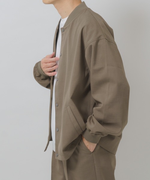 ITEMS URBANRESEARCH（アイテムズ アーバンリサーチ）の「『イージーケア/吸水速乾/接触冷感』高機能ドライタッチスナップブルゾン（ブルゾン・メンズ・ベージュ/スミクロ/グレー/カーキ・MEDIUM/LARGE）」の20枚目の写真