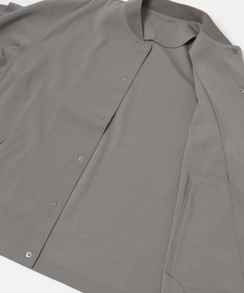 ITEMS URBANRESEARCH（アイテムズ アーバンリサーチ）の「『イージーケア/吸水速乾/接触冷感』高機能ドライタッチスナップブルゾン（ブルゾン・メンズ・ベージュ/スミクロ/グレー/カーキ・MEDIUM/LARGE）」の9枚目の写真