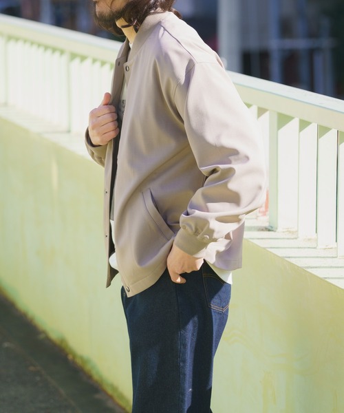 ITEMS URBANRESEARCH（アイテムズ アーバンリサーチ）の「『イージーケア/吸水速乾/接触冷感』高機能ドライタッチスナップブルゾン（ブルゾン・メンズ・ベージュ/スミクロ/グレー/カーキ・MEDIUM/LARGE）」の16枚目の写真