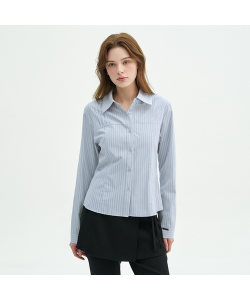 MICANE（ミケーネ）の「ボニー ピンタックストライプシャツ（シャツ/ブラウス・レディース・ライトグレー/ベージュ・LARGE/MEDIUM/X-LARGE/SMALL）」の2枚目の写真