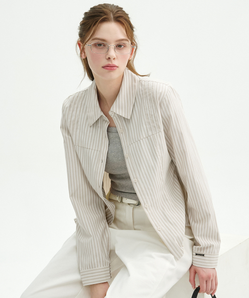 MICANE（ミケーネ）の「ボニー ピンタックストライプシャツ（シャツ/ブラウス・レディース・ライトグレー/ベージュ・LARGE/MEDIUM/X-LARGE/SMALL）」の8枚目の写真