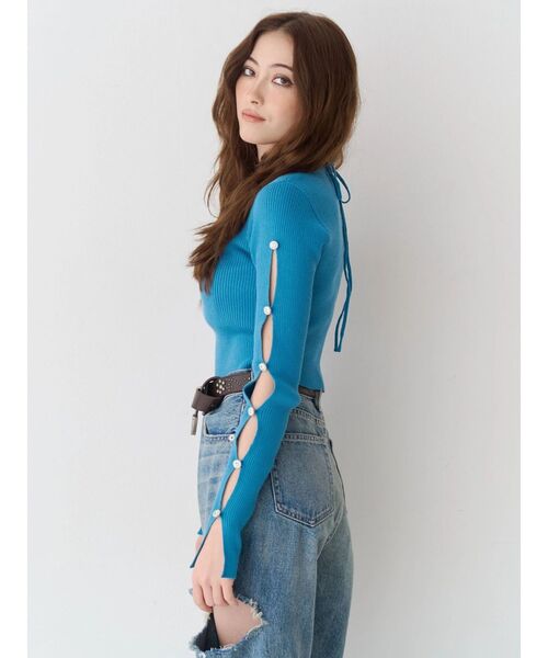 EVRIS（エヴリス）の「アームビジューニットトップス（ニット/セーター・レディース・ブラック/ホワイト/ブルー・FREE）」の4枚目の写真