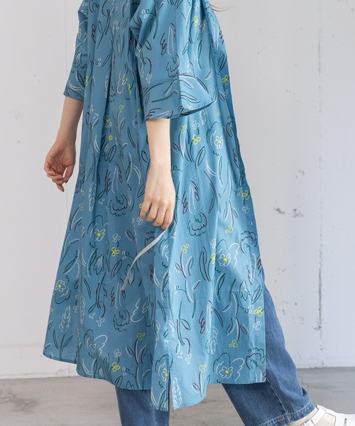 POU DOU DOU（プードゥドゥ）の「ダンシングフラワーフレア袖ワンピース（ワンピース・レディース・ブルー/キナリ・3）」の13枚目の写真