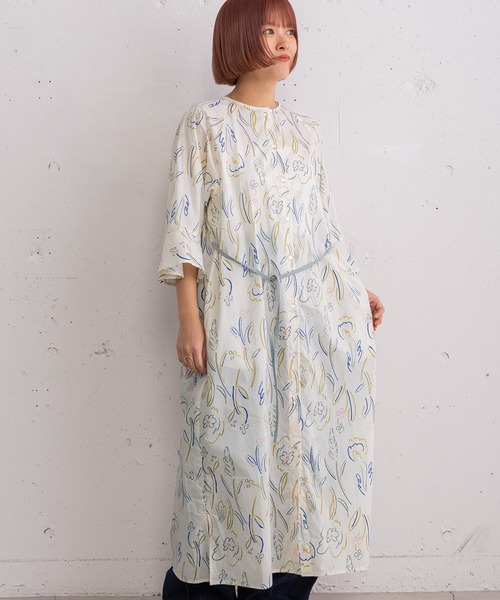 POU DOU DOU（プードゥドゥ）の「ダンシングフラワーフレア袖ワンピース（ワンピース・レディース・ブルー/キナリ・3）」の18枚目の写真