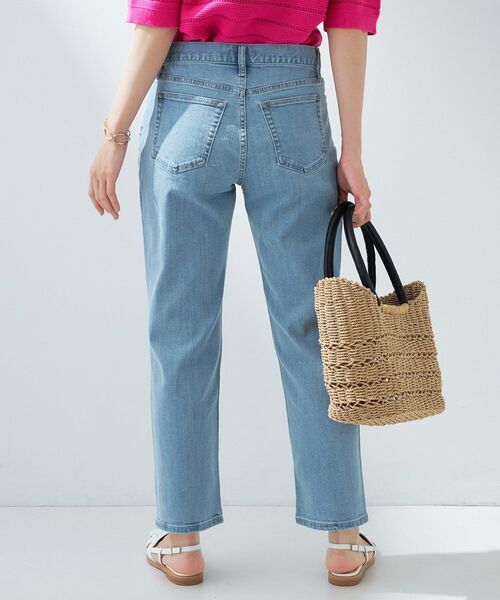 INDIVI（インディヴィ）の「【美脚／ストレッチ】ストレートデニム（デニムパンツ・レディース・ブルー/ライトブルー・40/38/36/15 /13/05）」の5枚目の写真