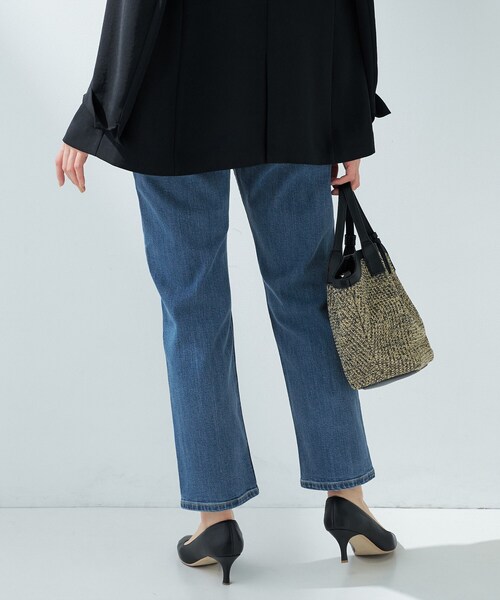 INDIVI（インディヴィ）の「【美脚／ストレッチ】ストレートデニム（デニムパンツ・レディース・ブルー/ライトブルー・40/38/36/15 /13/05）」の9枚目の写真