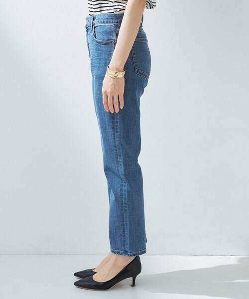 INDIVI（インディヴィ）の「【美脚／ストレッチ】ストレートデニム（デニムパンツ・レディース・ブルー/ライトブルー・40/38/36/15 /13/05）」の13枚目の写真