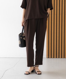 Elura（エルーラ）の「【イージーケア・防シワ機能付き】サラサラリラクシーテーパードパンツ＜低身長サイズあり＞/656778（その他パンツ）」