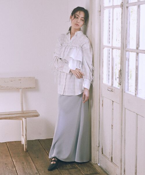 earth music&ecology（アースミュージックアンドエコロジー）の「サテンフリルマーメイドスカート（スカート・レディース・サックスブルー/ブラック/ホワイト系その他2・FREE）」の5枚目の写真