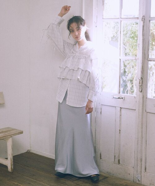 earth music&ecology（アースミュージックアンドエコロジー）の「サテンフリルマーメイドスカート（スカート・レディース・サックスブルー/ブラック/ホワイト系その他2・FREE）」の6枚目の写真