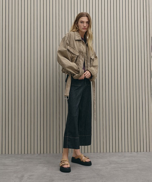 CHARLES & KEITH（チャールズ & キース）の「Laine レイン バックルプラットフォーム サンダル（サンダル・レディース・サンドベージュ/ブラック・25cm/25.5cm/24.5cm/23.5cm/23cm/22.5cm）」の3枚目の写真