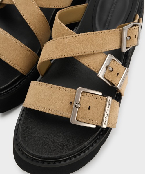 CHARLES & KEITH（チャールズ & キース）の「Laine レイン バックルプラットフォーム サンダル（サンダル・レディース・サンドベージュ/ブラック・25cm/25.5cm/24.5cm/23.5cm/23cm/22.5cm）」の7枚目の写真