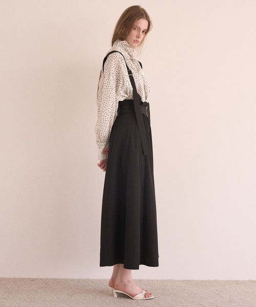 MIELI INVARIANT(ミエリインヴァリアント)の「Belt Flare Form Skirt(ジャンパースカート・レディース・ブラック・FREE)」の4枚目の写真