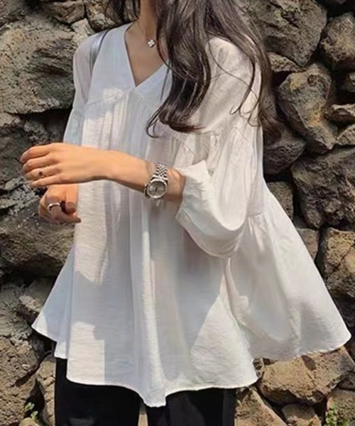 mielu(ミエル)の「Vネックフレアチュニックブラウス(シャツ/ブラウス・レディース・ブラック/ホワイト・MEDIUM/LARGE)」の1枚目の写真