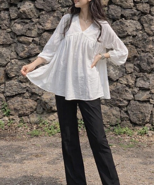 mielu(ミエル)の「Vネックフレアチュニックブラウス(シャツ/ブラウス・レディース・ブラック/ホワイト・MEDIUM/LARGE)」の4枚目の写真