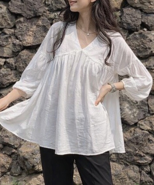 mielu(ミエル)の「Vネックフレアチュニックブラウス(シャツ/ブラウス・レディース・ブラック/ホワイト・MEDIUM/LARGE)」の5枚目の写真
