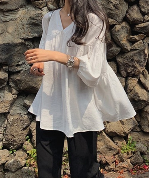 mielu(ミエル)の「Vネックフレアチュニックブラウス(シャツ/ブラウス・レディース・ブラック/ホワイト・MEDIUM/LARGE)」の6枚目の写真