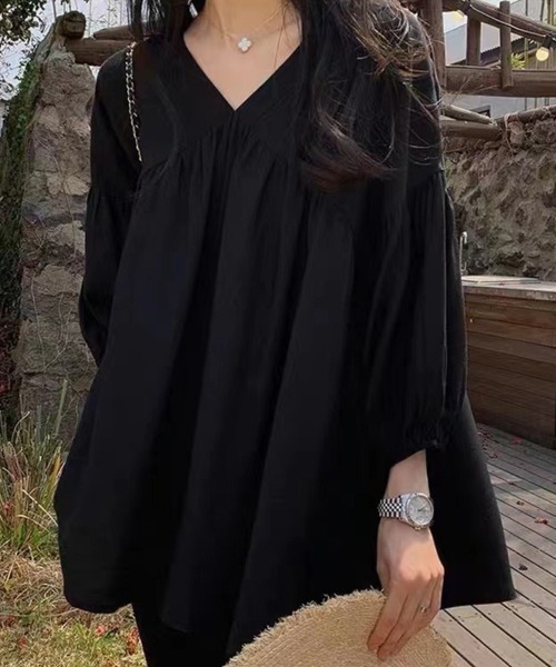 mielu(ミエル)の「Vネックフレアチュニックブラウス(シャツ/ブラウス・レディース・ブラック/ホワイト・MEDIUM/LARGE)」の9枚目の写真
