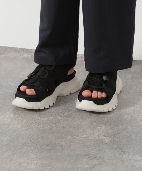 LAKOLE(ラコレ)の「コード厚底スポーツサンダル / 637943(サンダル・メンズ・ホワイト×ブラック/ブラック・MEDIUM/LARGE)」の1枚目の写真
