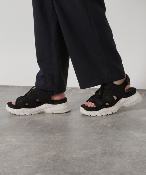 LAKOLE(ラコレ)の「コード厚底スポーツサンダル / 637943(サンダル・メンズ・ホワイト×ブラック/ブラック・MEDIUM/LARGE)」の3枚目の写真