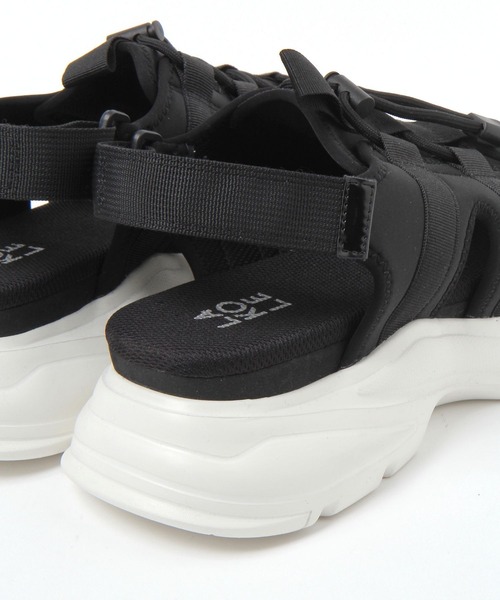 LAKOLE(ラコレ)の「コード厚底スポーツサンダル / 637943(サンダル・メンズ・ホワイト×ブラック/ブラック・MEDIUM/LARGE)」の16枚目の写真