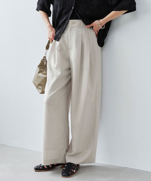green label relaxing（グリーンレーベルリラクシング）の「［size SHORT/TALLあり］ライト リネンライク タック ワイドパンツ UVカット 通気性（スラックス・レディース・ダークブラウン/ネイビー/ナチュラル・40/38/36/SHORT/TALL）」の2枚目の写真