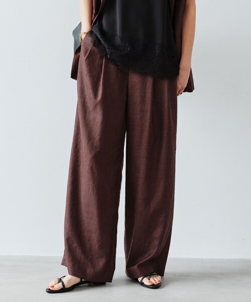 green label relaxing（グリーンレーベルリラクシング）の「［size SHORT/TALLあり］ライト リネンライク タック ワイドパンツ UVカット 通気性（スラックス・レディース・ダークブラウン/ネイビー/ナチュラル・40/38/36/SHORT/TALL）」の4枚目の写真