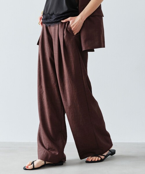 green label relaxing（グリーンレーベルリラクシング）の「［size SHORT/TALLあり］ライト リネンライク タック ワイドパンツ UVカット 通気性（スラックス・レディース・ダークブラウン/ネイビー/ナチュラル・40/38/36/SHORT/TALL）」の5枚目の写真