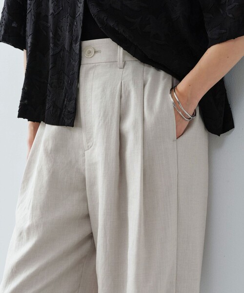 green label relaxing（グリーンレーベルリラクシング）の「［size SHORT/TALLあり］ライト リネンライク タック ワイドパンツ UVカット 通気性（スラックス・レディース・ダークブラウン/ネイビー/ナチュラル・40/38/36/SHORT/TALL）」の11枚目の写真