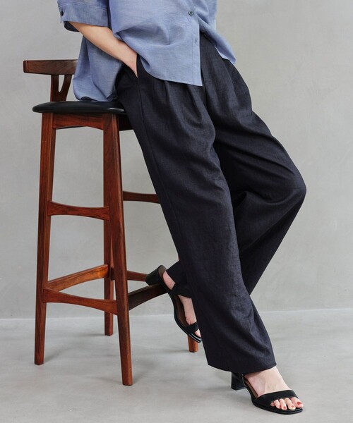 green label relaxing（グリーンレーベルリラクシング）の「［size SHORT/TALLあり］ライト リネンライク タック ワイドパンツ UVカット 通気性（スラックス・レディース・ダークブラウン/ネイビー/ナチュラル・40/38/36/SHORT/TALL）」の14枚目の写真