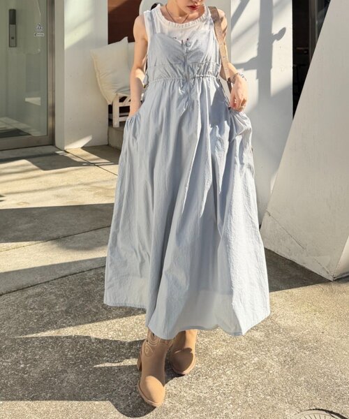 w closet(ダブルクローゼット)の「ウエストドロストナイロンキャミワンピース(ワンピース・レディース・アイボリー/ブルー/ブラック・FREE)」の3枚目の写真