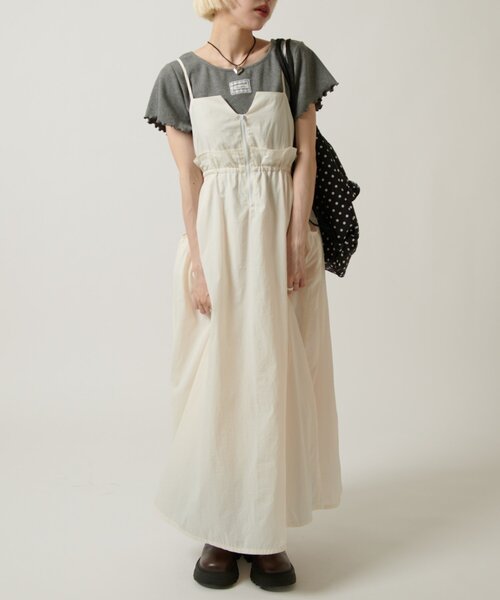 w closet(ダブルクローゼット)の「ウエストドロストナイロンキャミワンピース(ワンピース・レディース・アイボリー/ブルー/ブラック・FREE)」の4枚目の写真