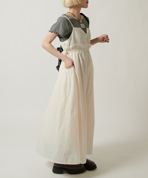 w closet(ダブルクローゼット)の「ウエストドロストナイロンキャミワンピース(ワンピース・レディース・アイボリー/ブルー/ブラック・FREE)」の9枚目の写真