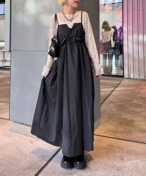 w closet(ダブルクローゼット)の「ウエストドロストナイロンキャミワンピース(ワンピース・レディース・アイボリー/ブルー/ブラック・FREE)」の13枚目の写真