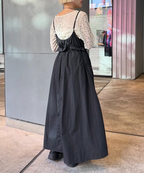 w closet(ダブルクローゼット)の「ウエストドロストナイロンキャミワンピース(ワンピース・レディース・アイボリー/ブルー/ブラック・FREE)」の14枚目の写真