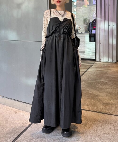w closet(ダブルクローゼット)の「ウエストドロストナイロンキャミワンピース(ワンピース・レディース・アイボリー/ブルー/ブラック・FREE)」の17枚目の写真