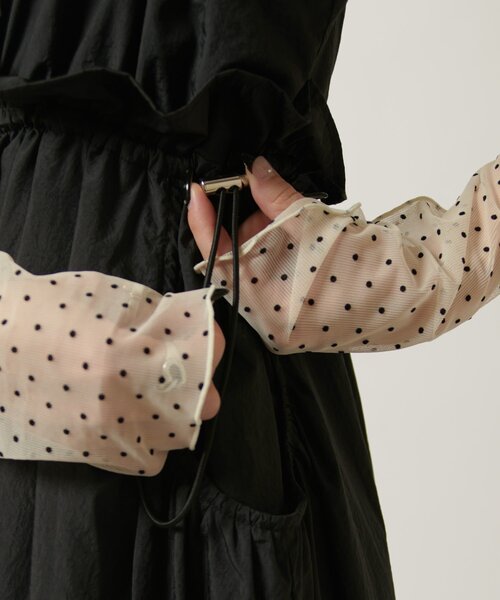 w closet(ダブルクローゼット)の「ウエストドロストナイロンキャミワンピース(ワンピース・レディース・アイボリー/ブルー/ブラック・FREE)」の19枚目の写真