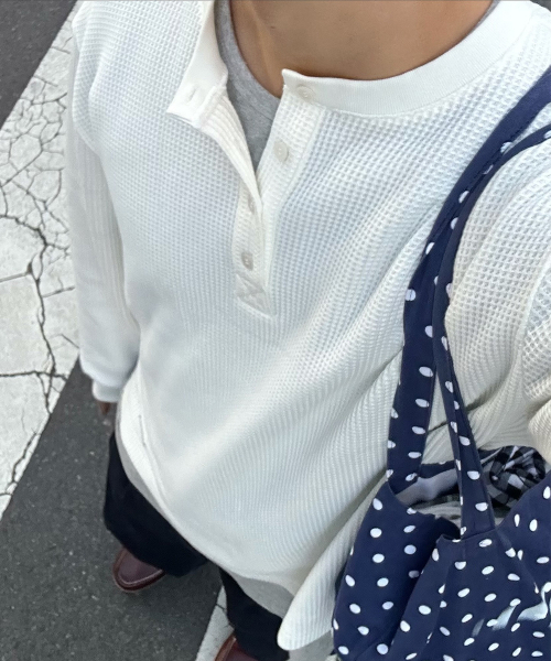 MAISON MINED(メゾンミネド)の「BASIC WAFFLE HENLEY NECK CREAM(Tシャツ/カットソー・メンズ・その他・SMALL/MEDIUM/LARGE)」の1枚目の写真