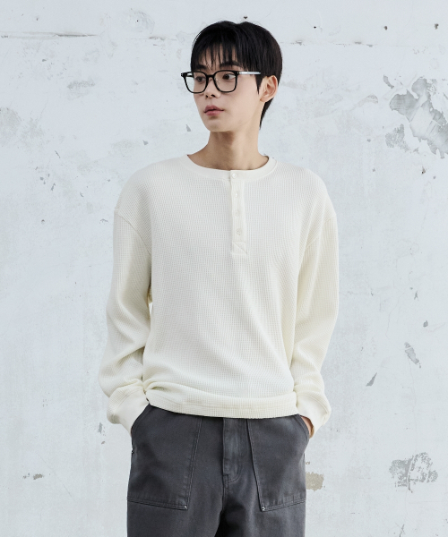 MAISON MINED(メゾンミネド)の「BASIC WAFFLE HENLEY NECK CREAM(Tシャツ/カットソー・メンズ・その他・SMALL/MEDIUM/LARGE)」の5枚目の写真