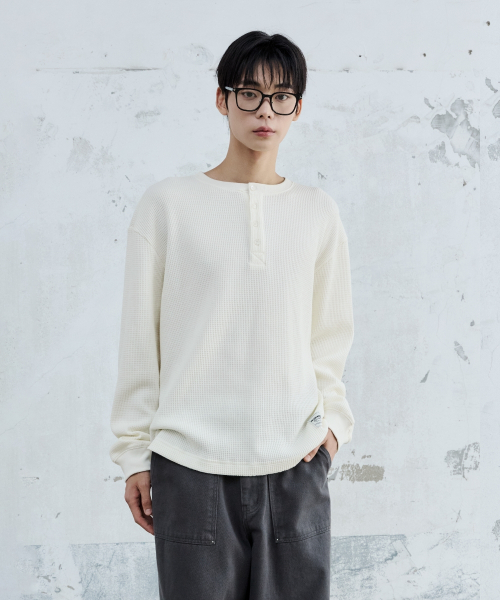 MAISON MINED(メゾンミネド)の「BASIC WAFFLE HENLEY NECK CREAM(Tシャツ/カットソー・メンズ・その他・SMALL/MEDIUM/LARGE)」の4枚目の写真