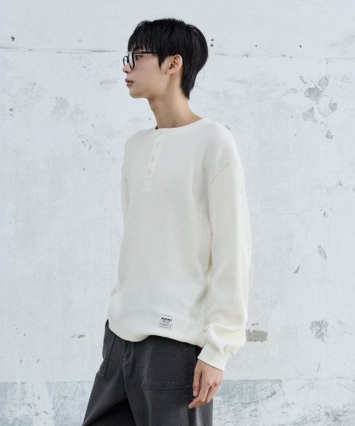 MAISON MINED(メゾンミネド)の「BASIC WAFFLE HENLEY NECK CREAM(Tシャツ/カットソー・メンズ・その他・SMALL/MEDIUM/LARGE)」の3枚目の写真