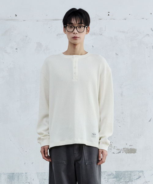 MAISON MINED(メゾンミネド)の「BASIC WAFFLE HENLEY NECK CREAM(Tシャツ/カットソー・メンズ・その他・SMALL/MEDIUM/LARGE)」の2枚目の写真
